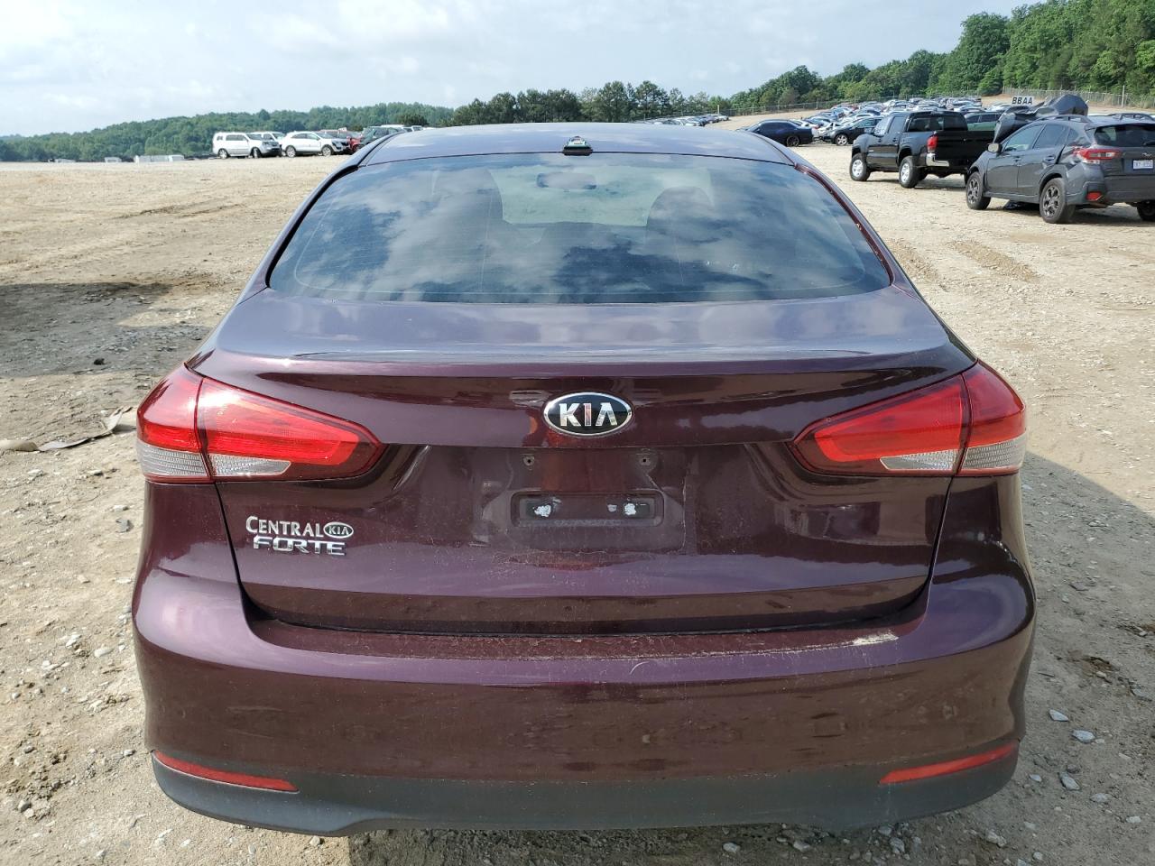 2017 Kia Forte Lx vin: 3KPFK4A7XHE118261