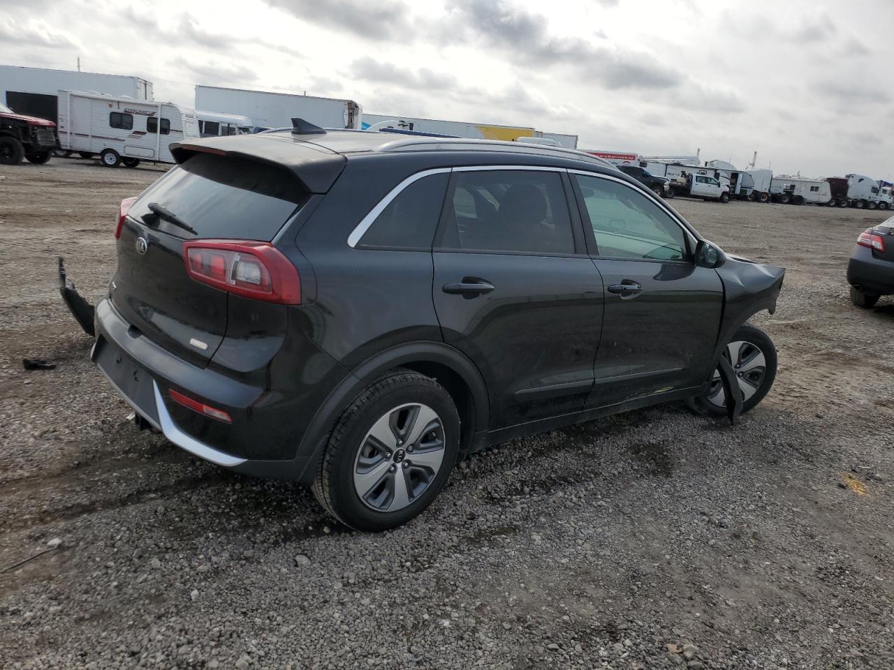 KNDCB3LC2J5164739 2018 Kia Niro Fe