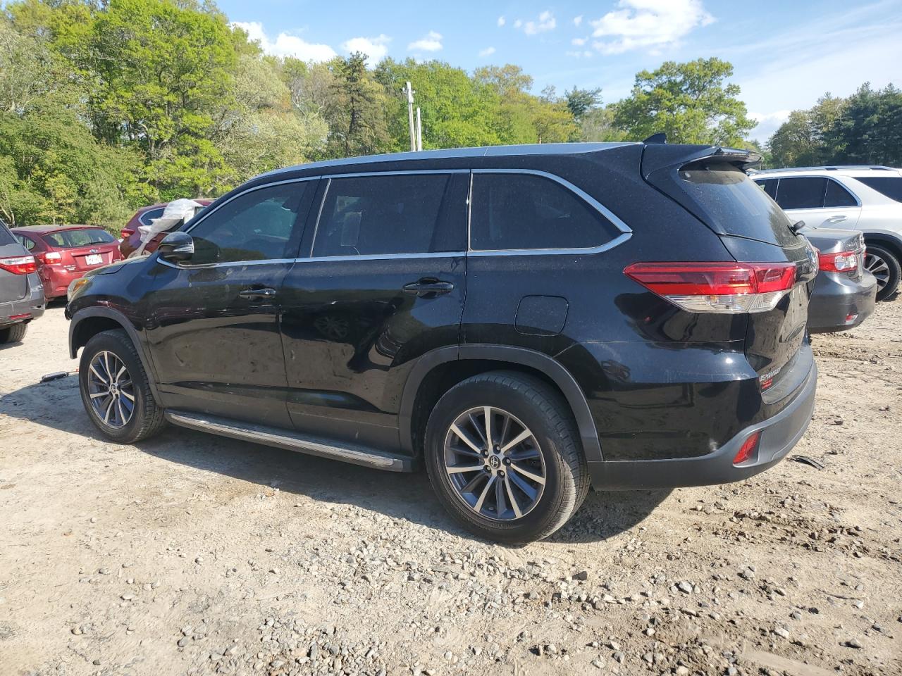 5TDKZRFH7KS348944 2019 Toyota Highlander Se