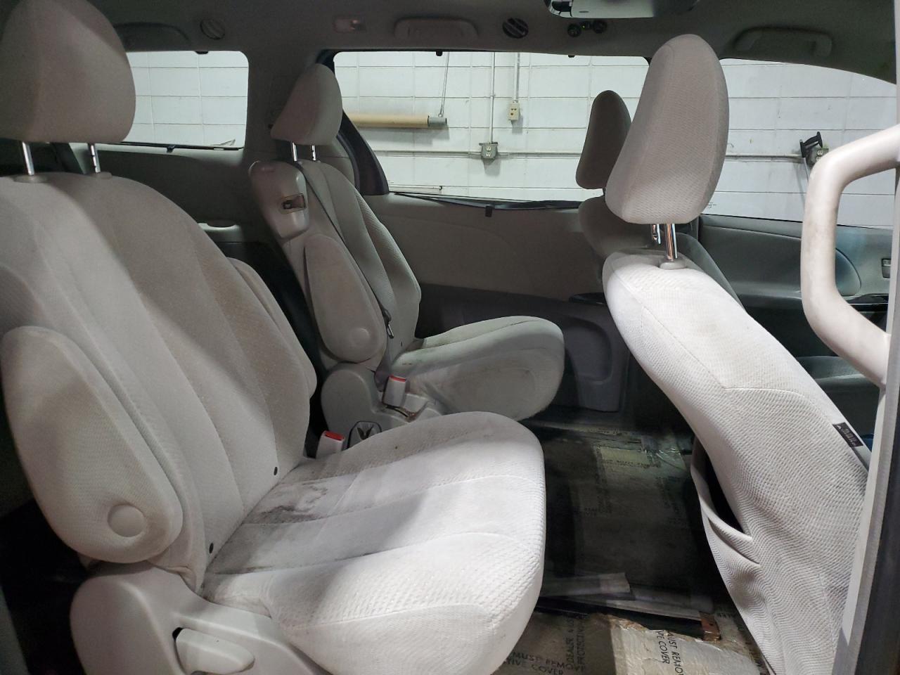 5TDKK3DC7BS058664 2011 Toyota Sienna Le