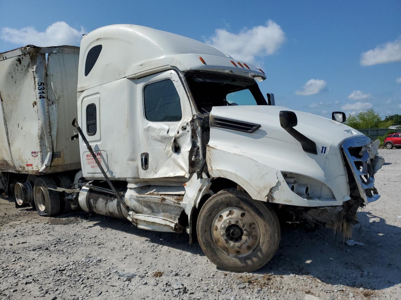  Salvage Freightliner Cascadia 1