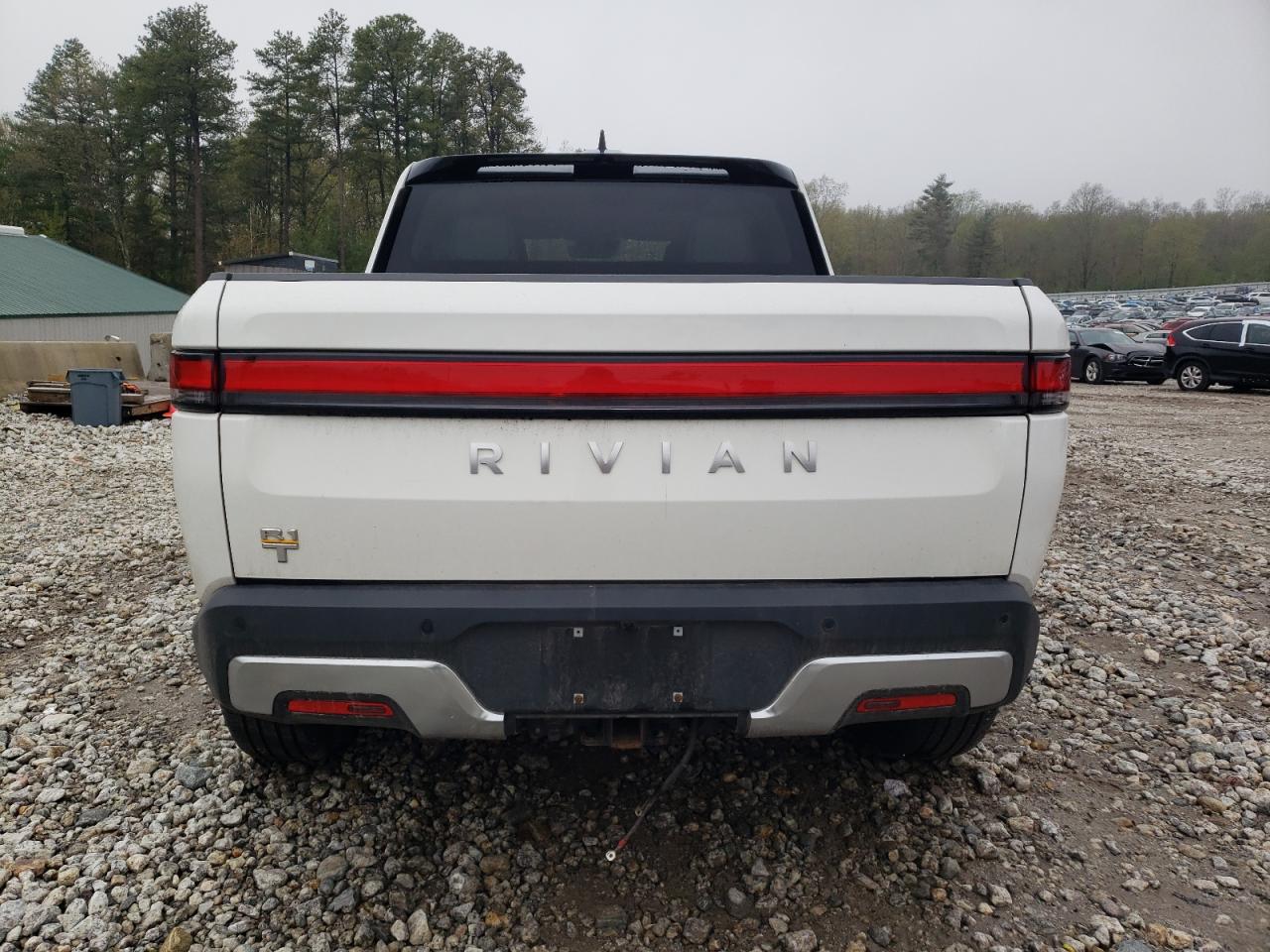 7FCTGAAA9NN013419 2022 Rivian R1T Adventure