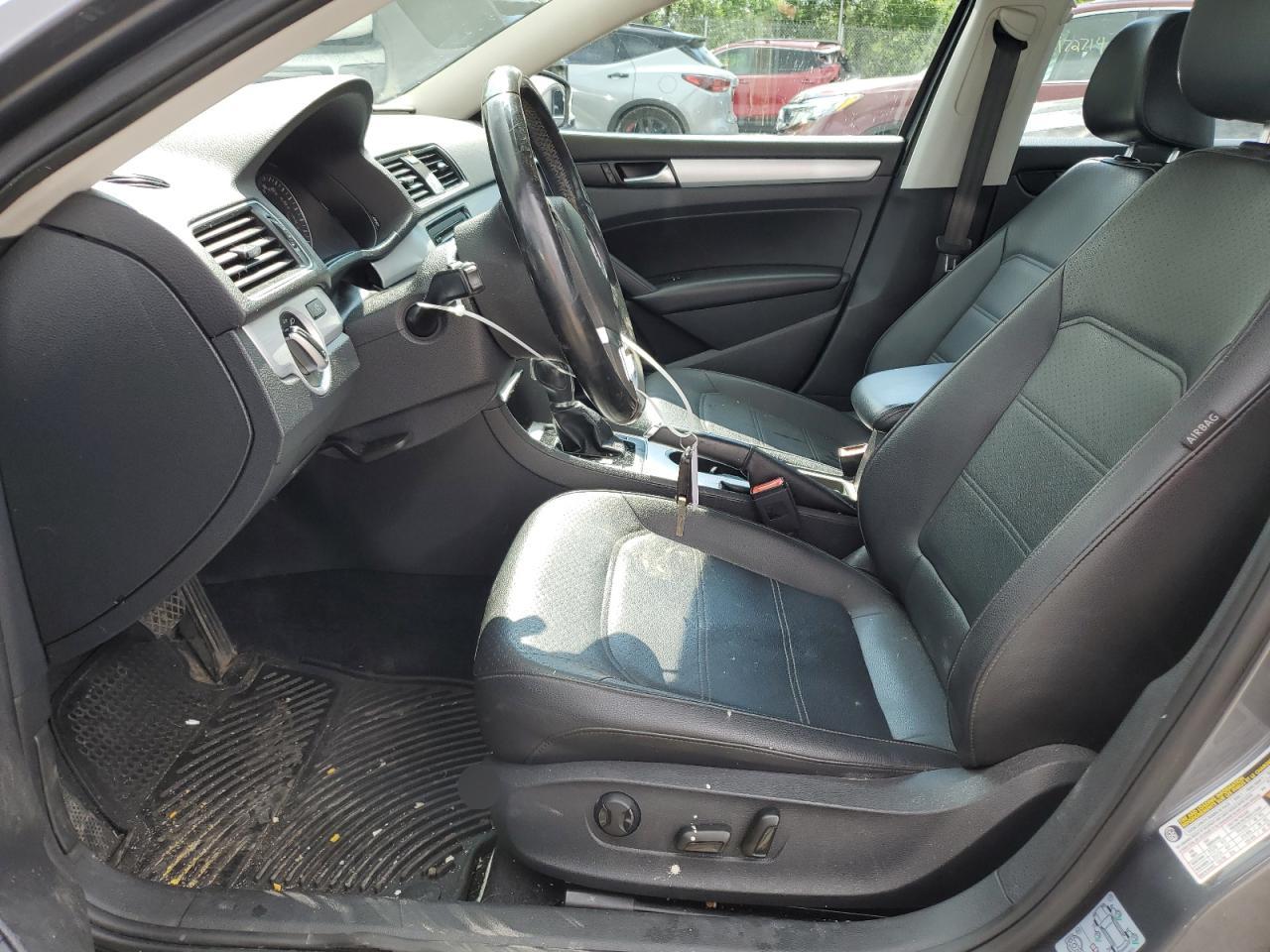 1VWBH7A32DC060088 2013 Volkswagen Passat Se