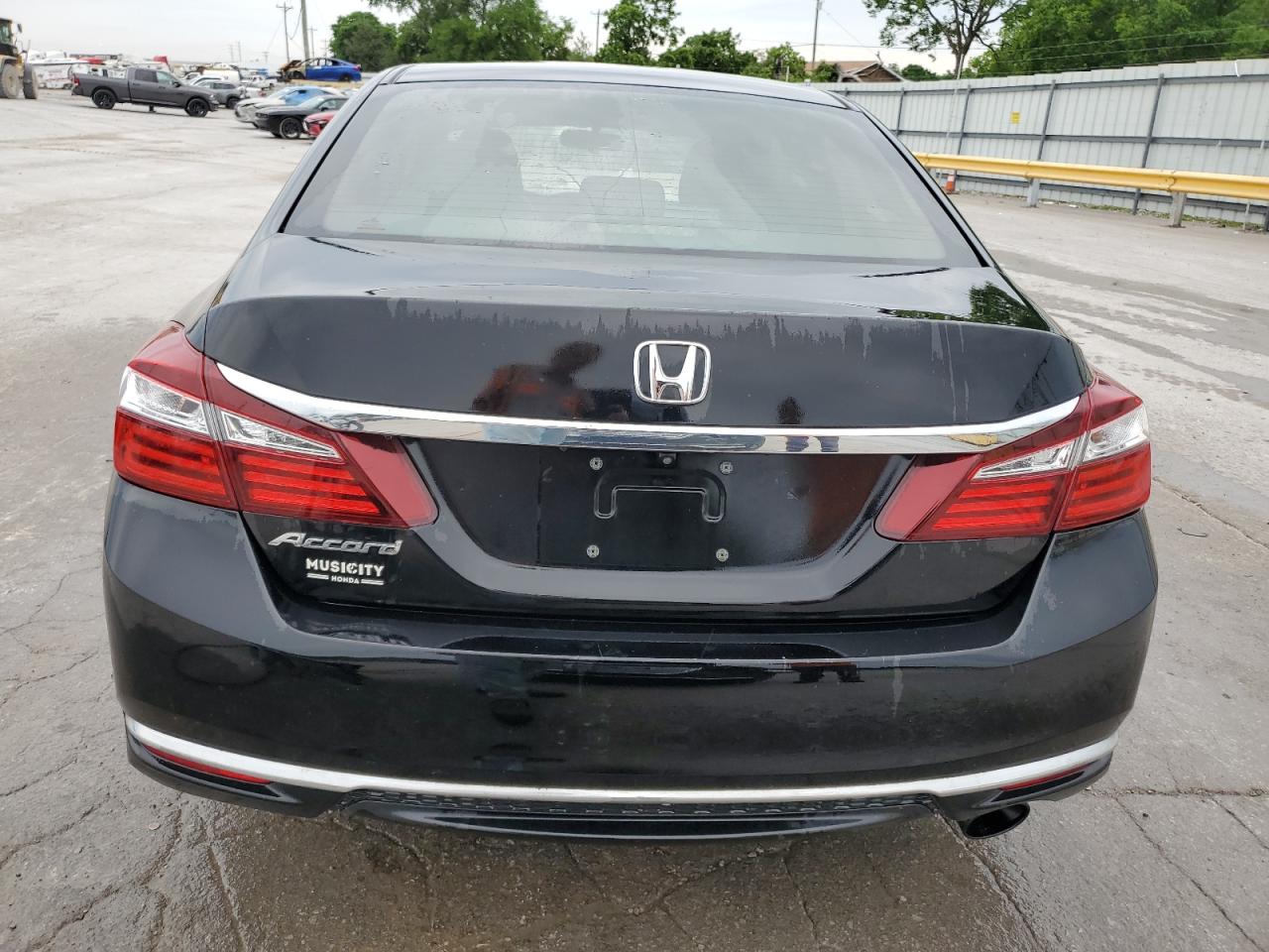 1HGCR2F3XGA073365 2016 Honda Accord Lx