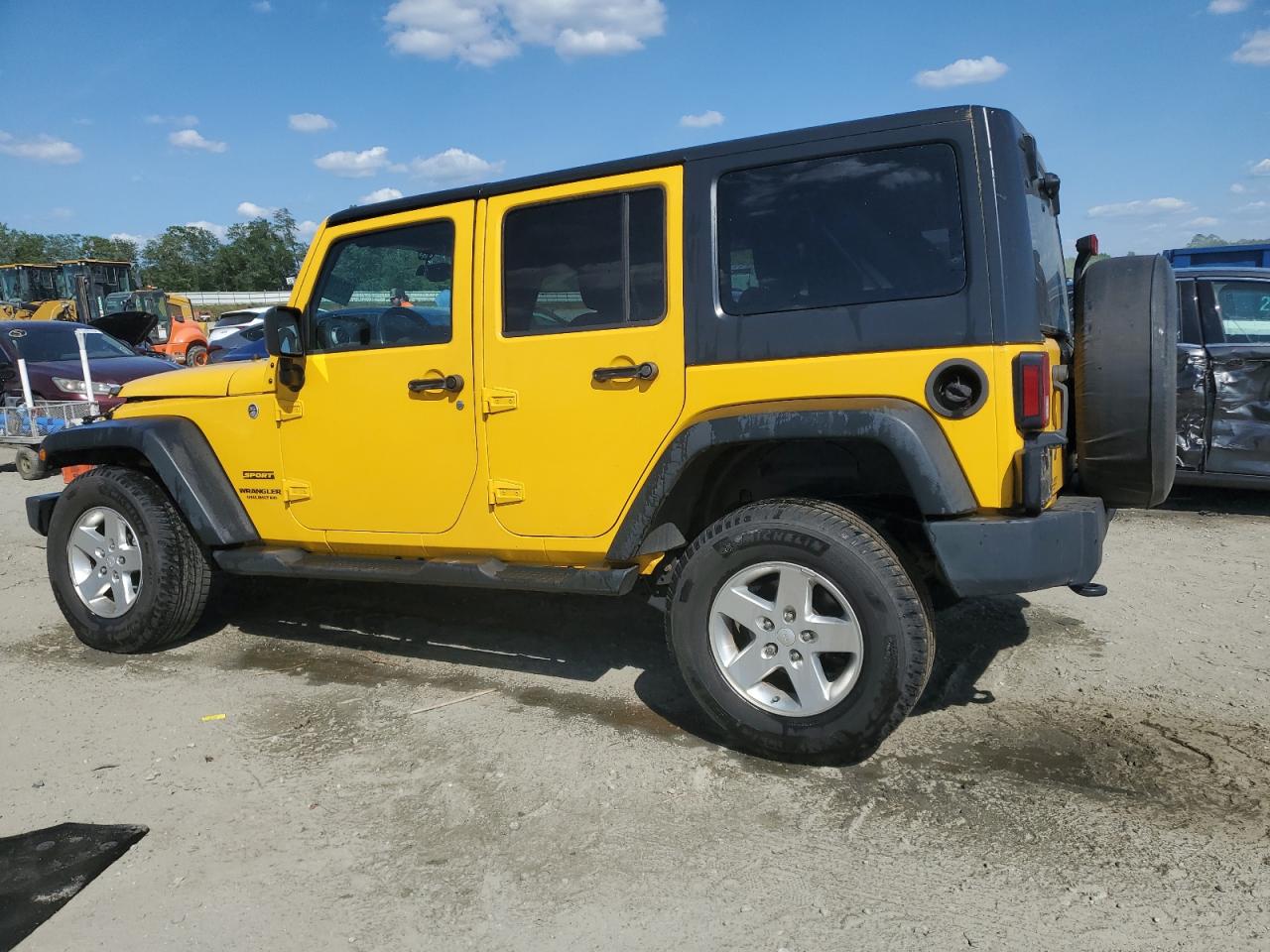 1C4HJWDGXFL538044 2015 Jeep Wrangler Unlimited Sport