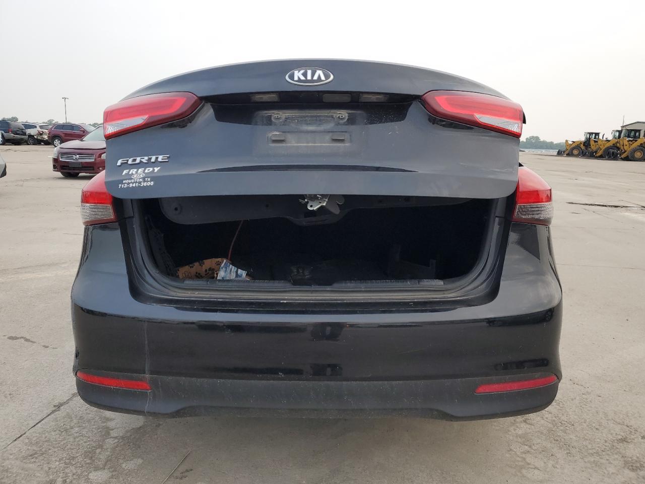 3KPFK4A74JE243567 2018 Kia Forte Lx