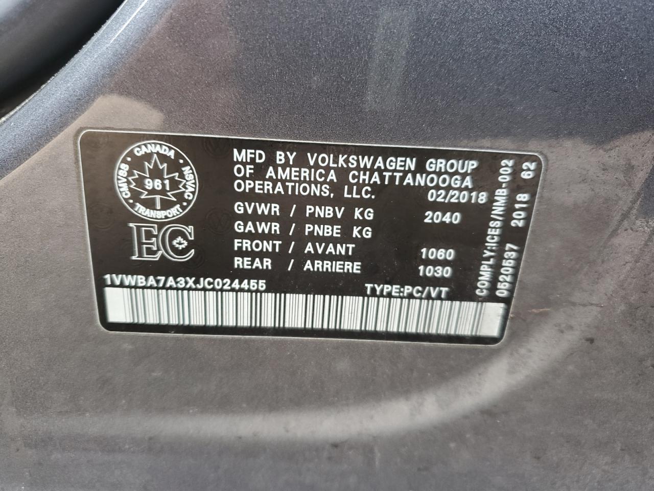 1VWBA7A3XJC024455 2018 Volkswagen Passat Se