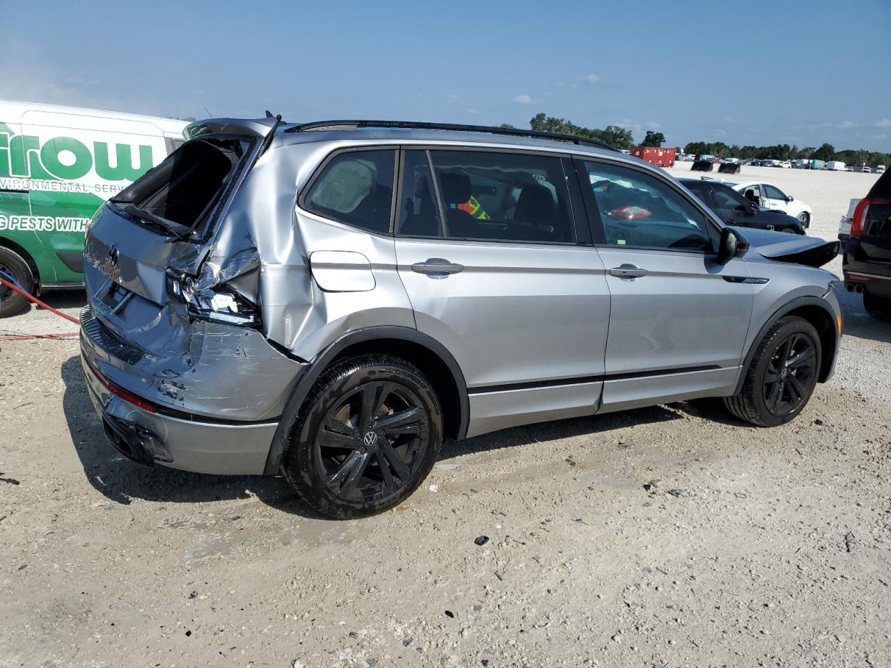 3VVCB7AX7PM035297 2023 Volkswagen Tiguan Se R-Line Black