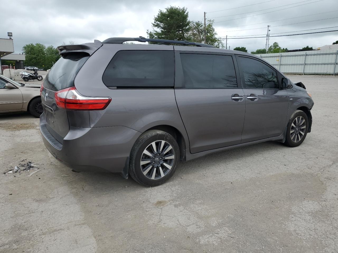 5TDDZ3DC5KS227777 2019 Toyota Sienna Xle