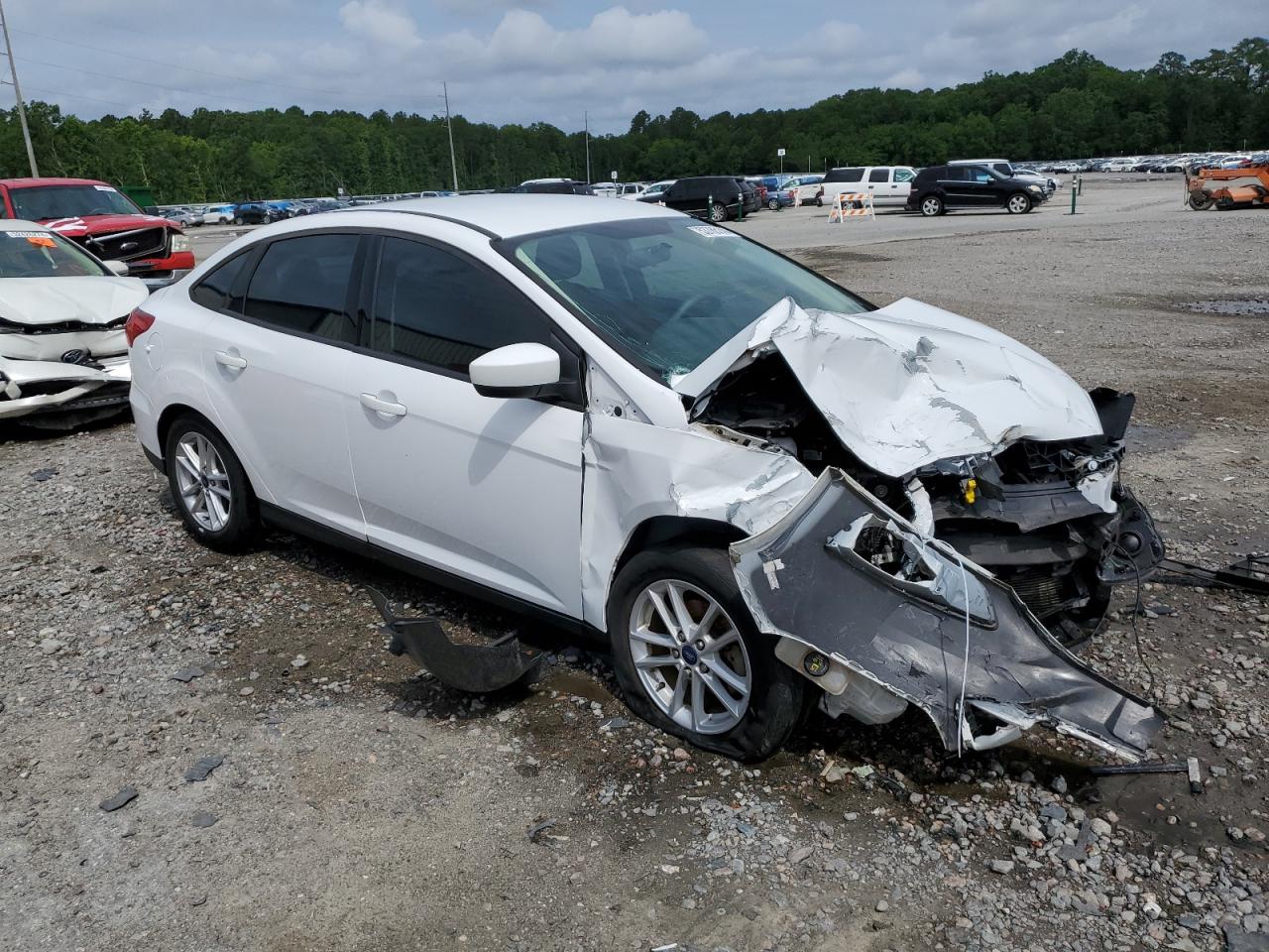 1FADP3F22JL284261 2018 Ford Focus Se