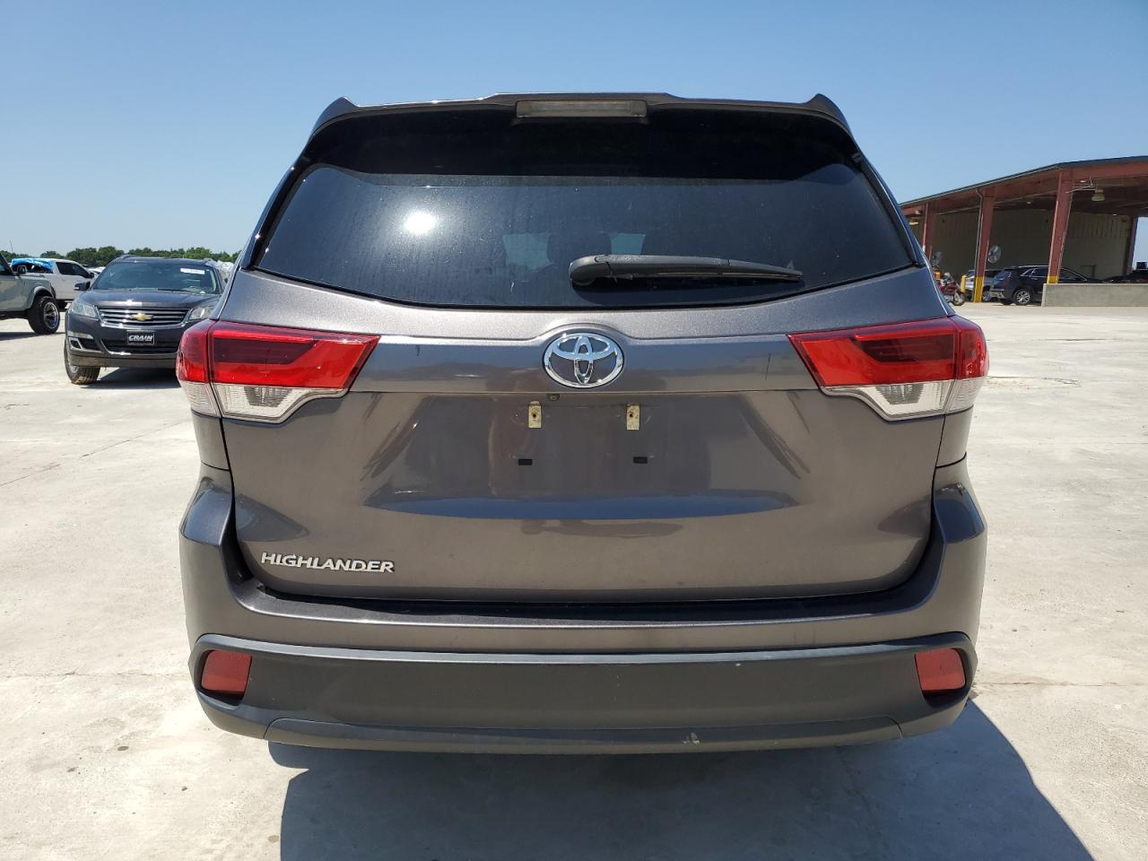5TDZZRFH3HS228629 2017 Toyota Highlander Le
