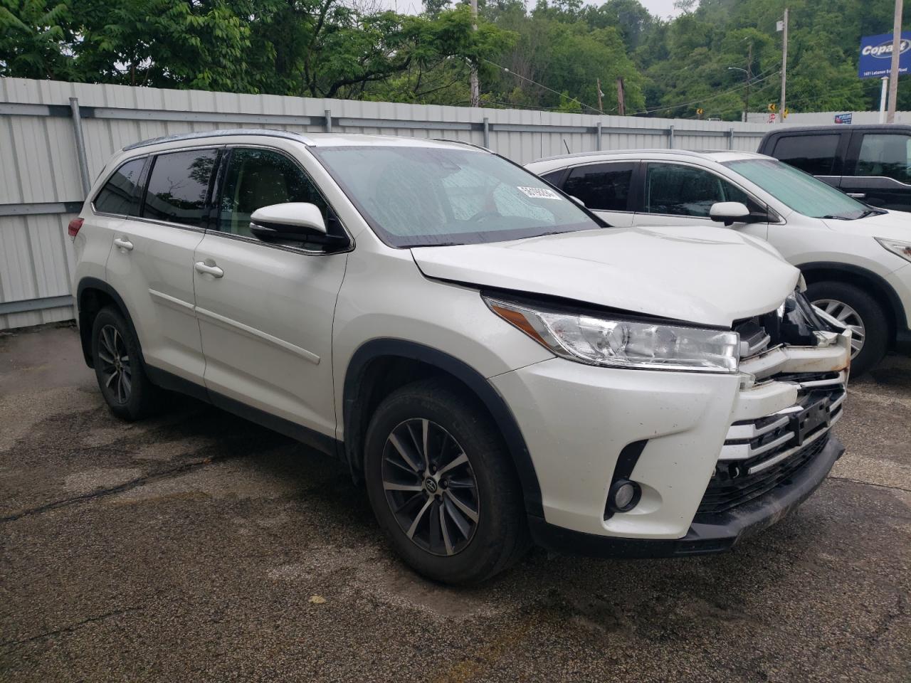 5TDJZRFH9KS623774 2019 Toyota Highlander Se