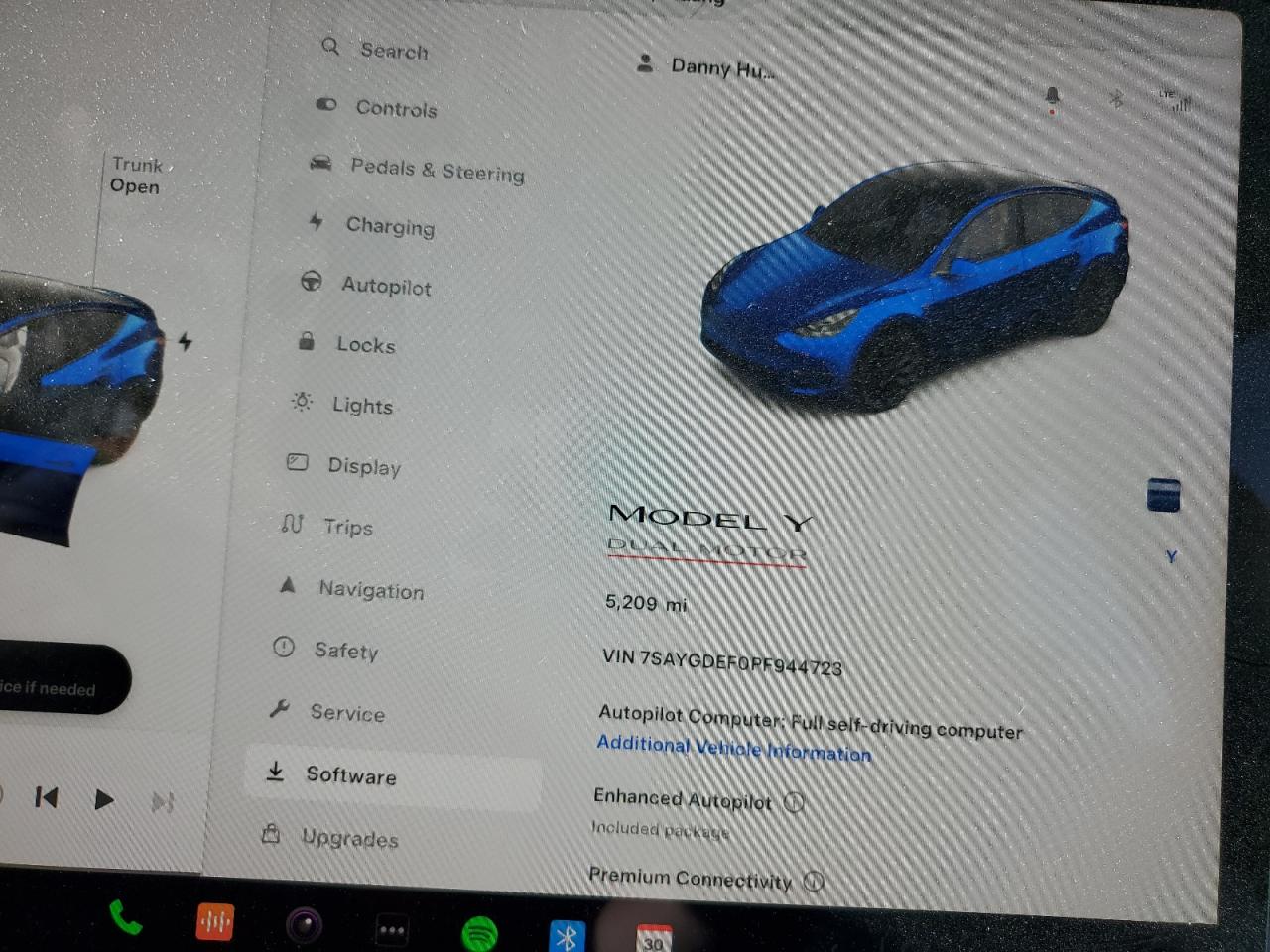 2023 Tesla Model Y vin: 7SAYGDEF0PF944723