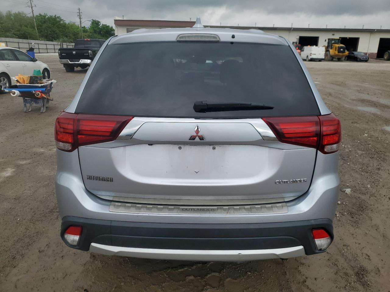 JA4AD2A32HZ023813 2017 Mitsubishi Outlander Es