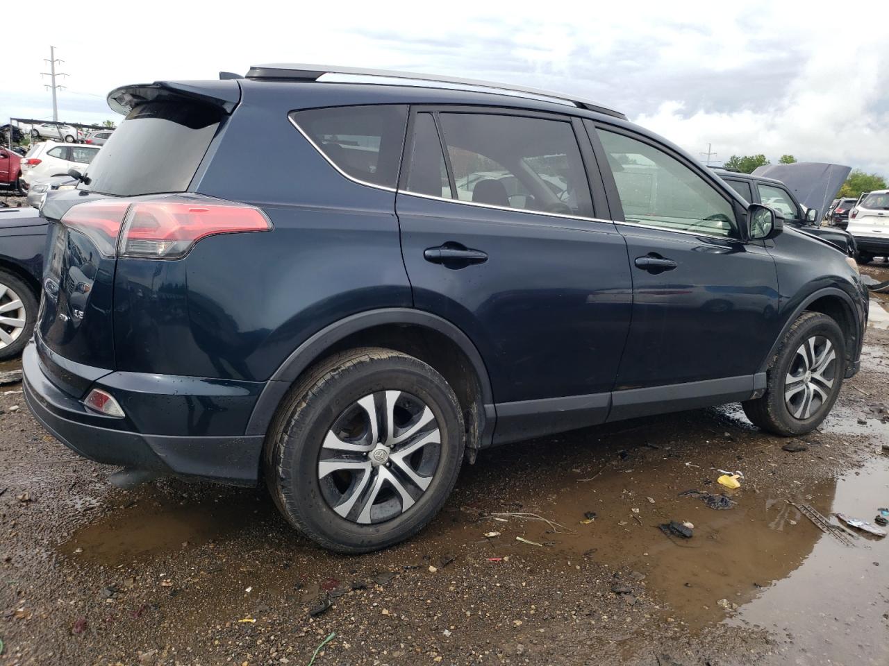 JTMBFREV0HJ716080 2017 Toyota Rav4 Le