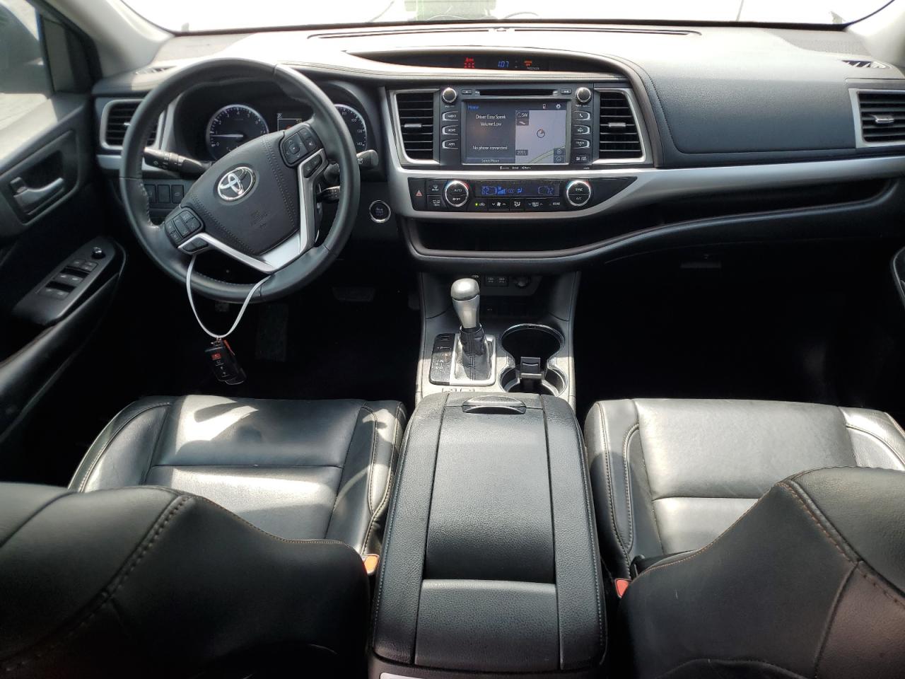 5TDKZRFH5JS283008 2018 Toyota Highlander Se