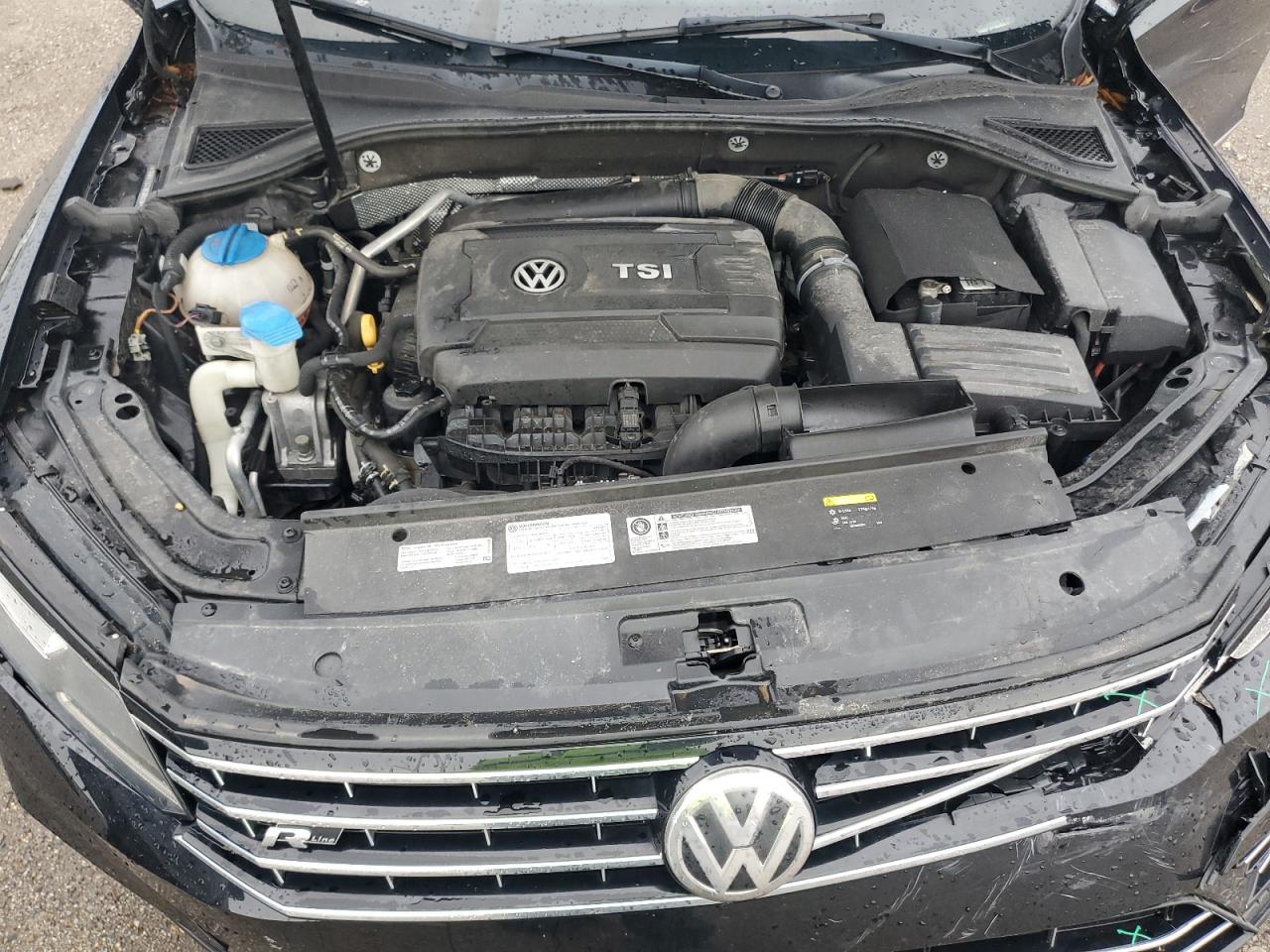 1VWDT7A31HC004916 2017 Volkswagen Passat R-Line