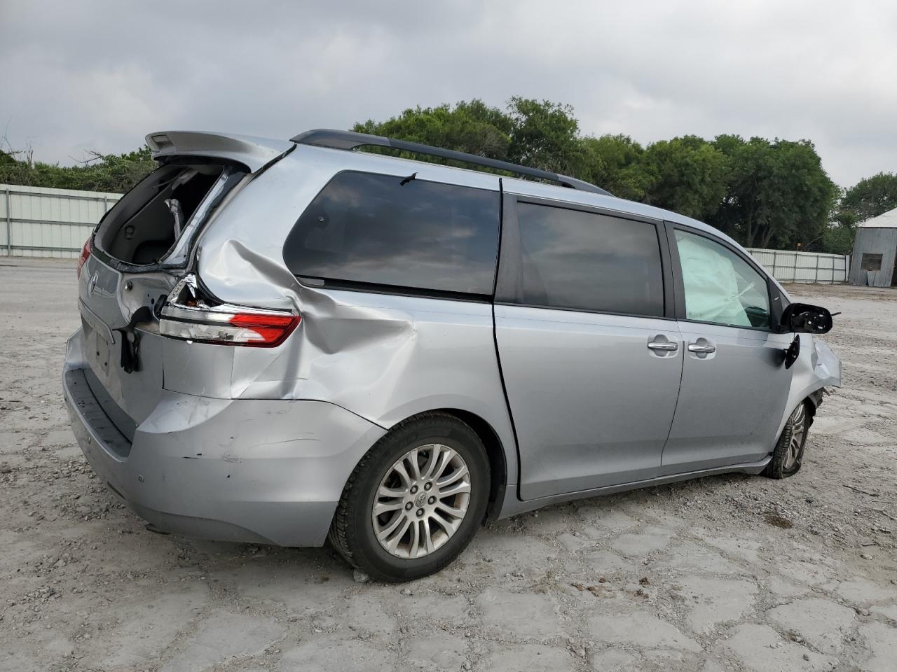 5TDYK3DC2FS664728 2015 Toyota Sienna Xle