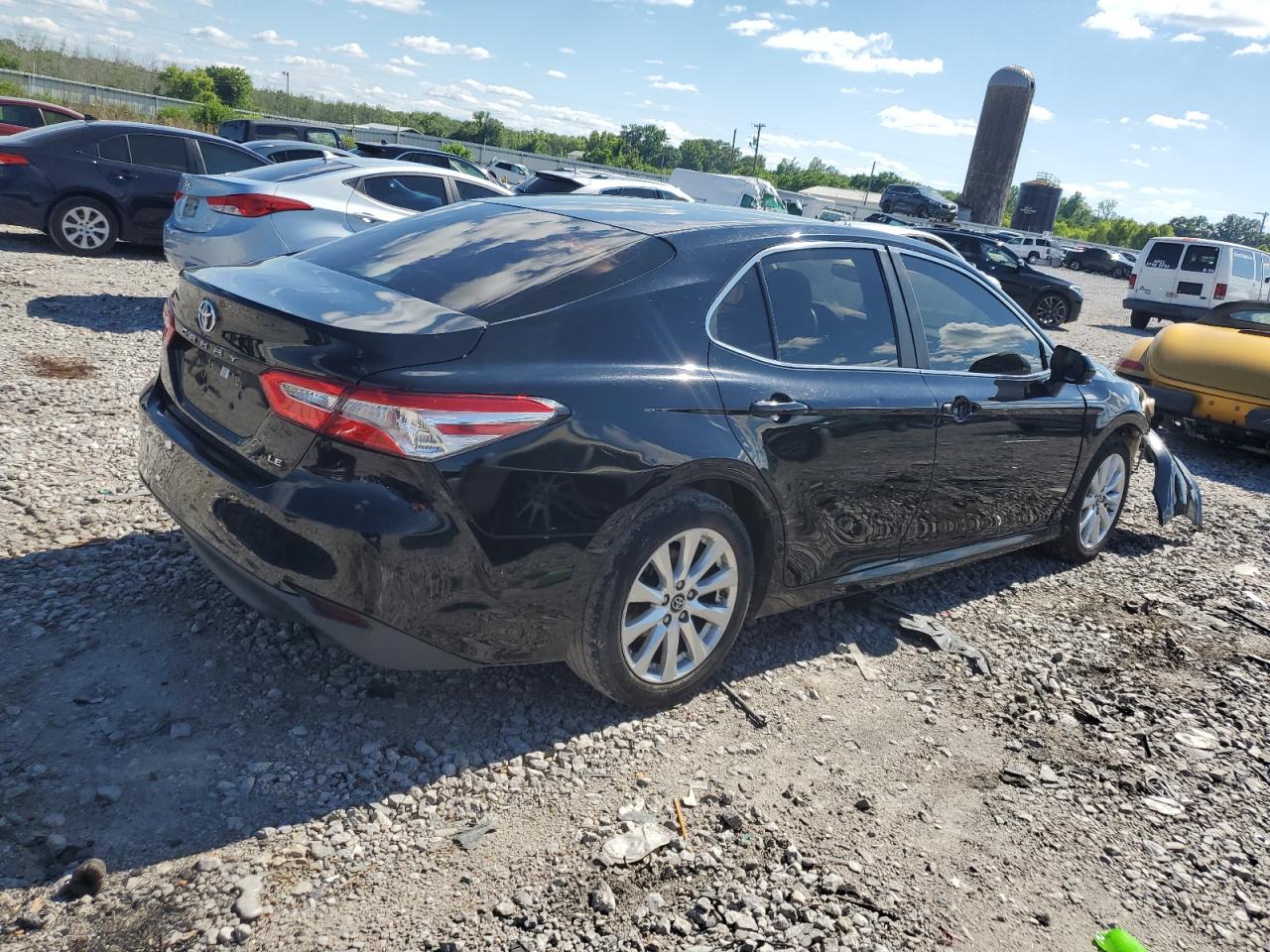 2018 Toyota Camry L vin: 4T1B11HK5JU513753