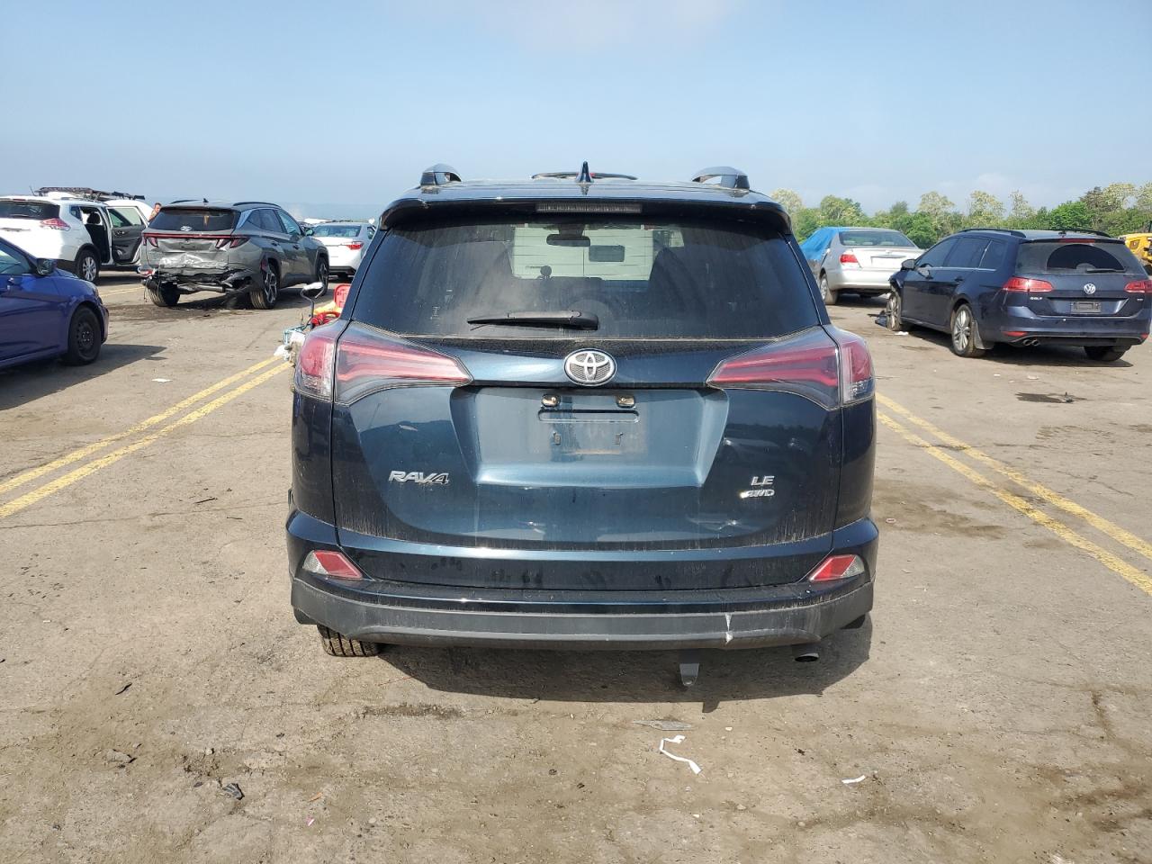 JTMBFREV1HJ143612 2017 Toyota Rav4 Le