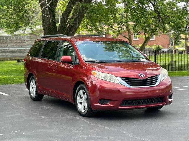 Lot #2556151597 2012 TOYOTA SIENNA LE salvage car