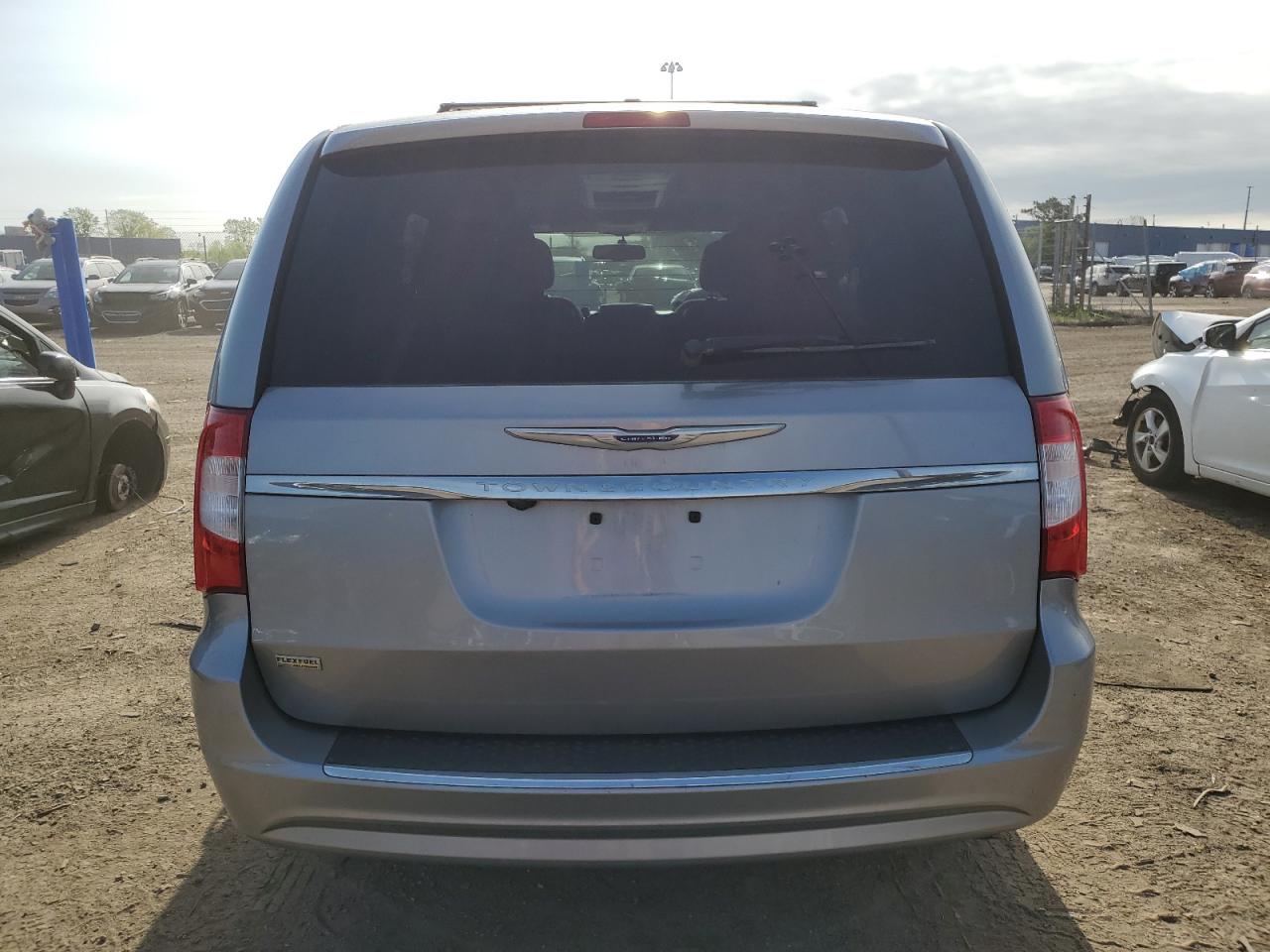 2015 Chrysler Town & Country Touring vin: 2C4RC1BG4FR637759