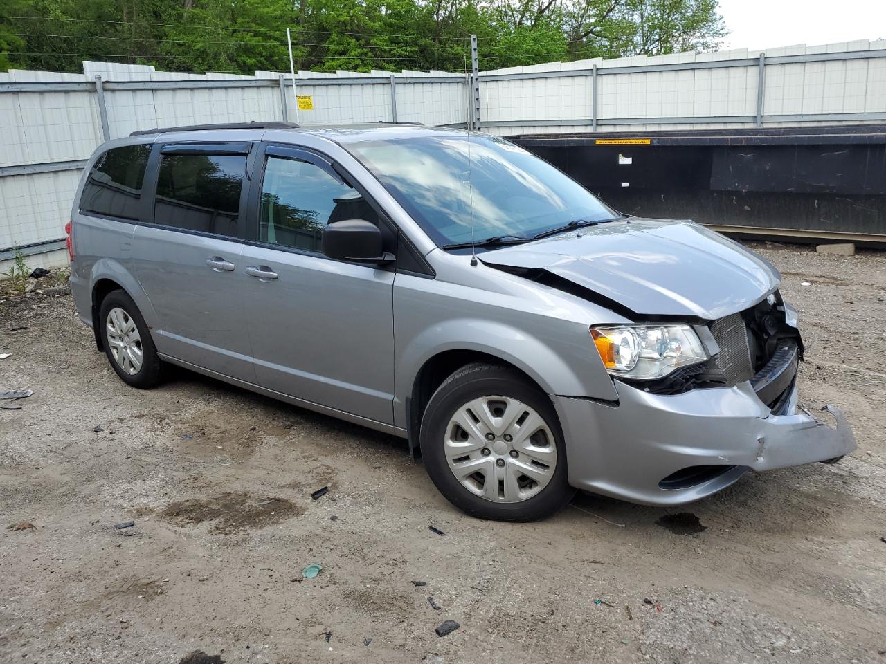 2C4RDGBG3JR135513 2018 Dodge Grand Caravan Se