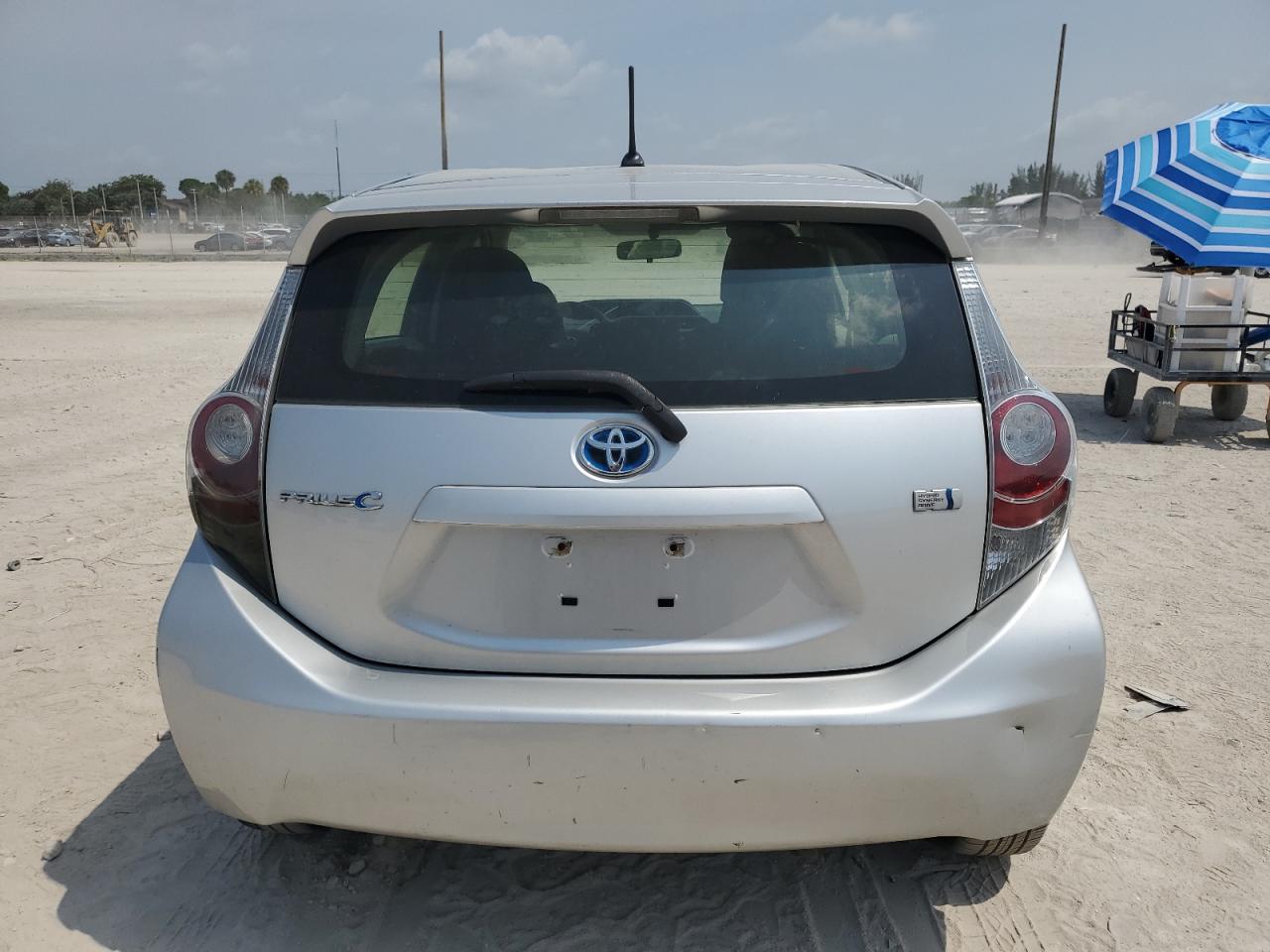 JTDKDTB3XE1563709 2014 Toyota Prius C