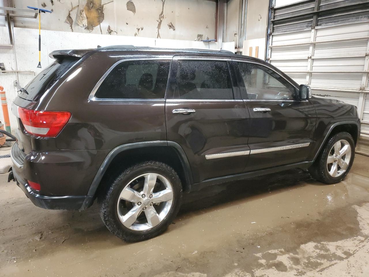 1J4RR6GTXBC626120 2011 Jeep Grand Cherokee Overland