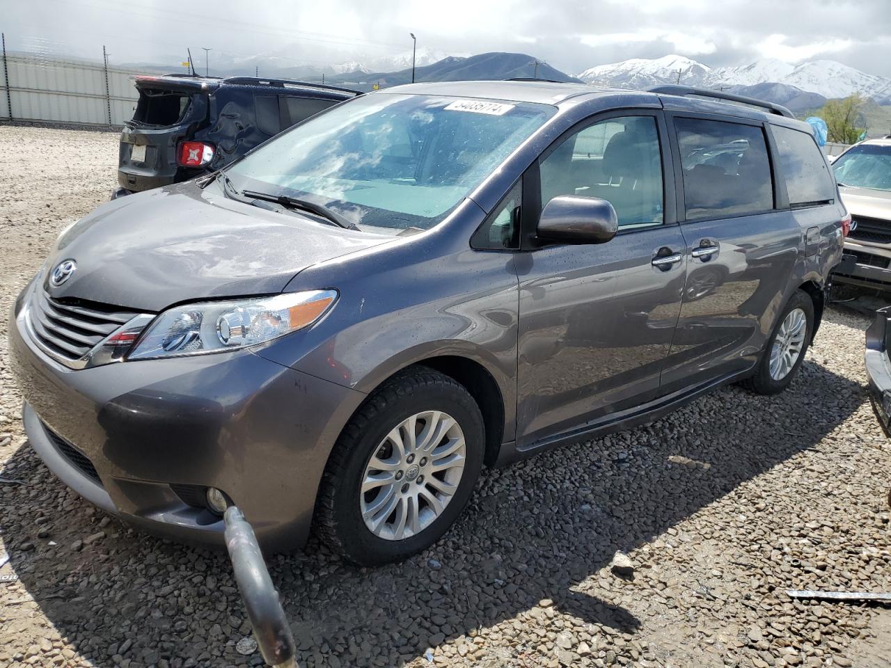 2017 Toyota Sienna Xle vin: 5TDYZ3DC3HS899444