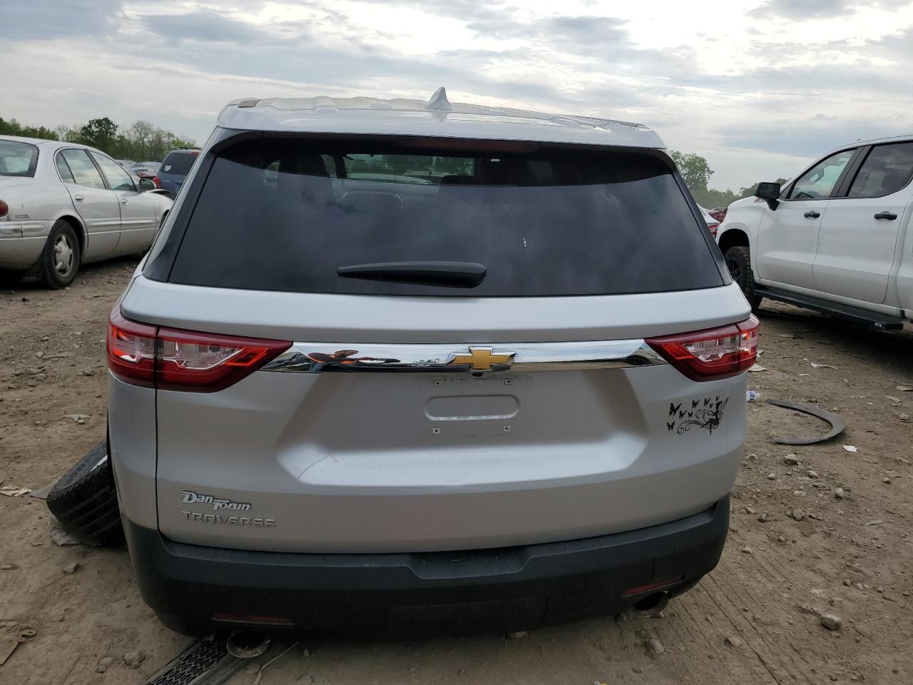 1GNERFKW2KJ261117 2019 Chevrolet Traverse Ls