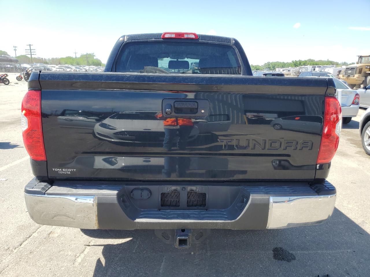 5TFDY5F10HX666446 2017 Toyota Tundra Crewmax Sr5