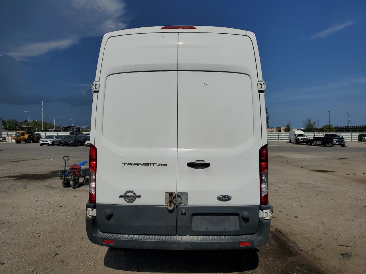 1FTNR2XV3FKA42930 2015 Ford Transit T-250