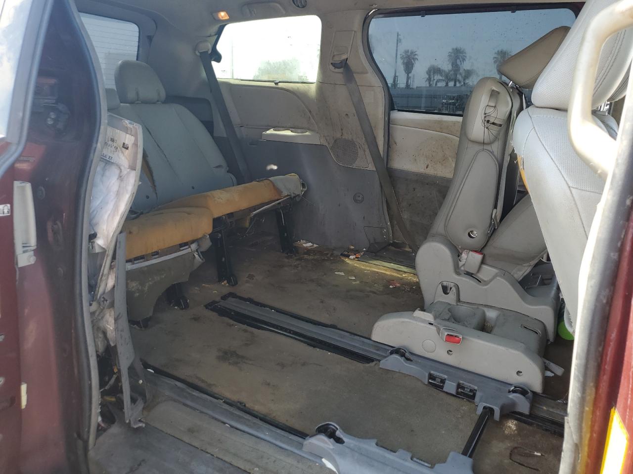 5TDYK3DCXDS370099 2013 Toyota Sienna Xle