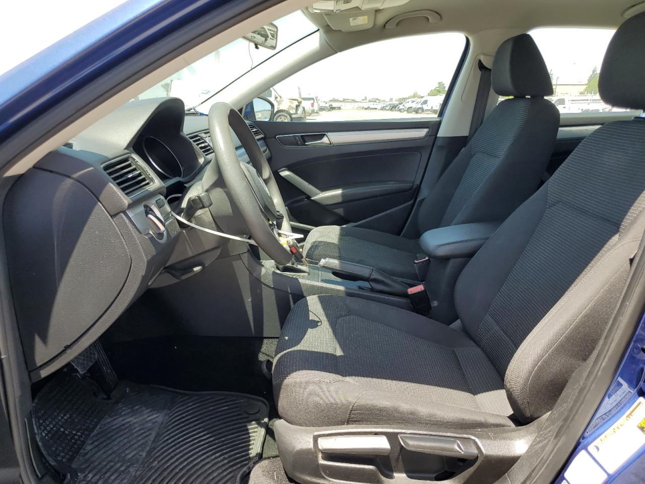 1VWAT7A37HC004728 2017 Volkswagen Passat S