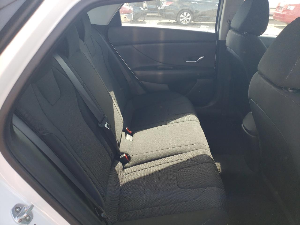 5NPLL4AG4NH085023 2022 Hyundai Elantra Se