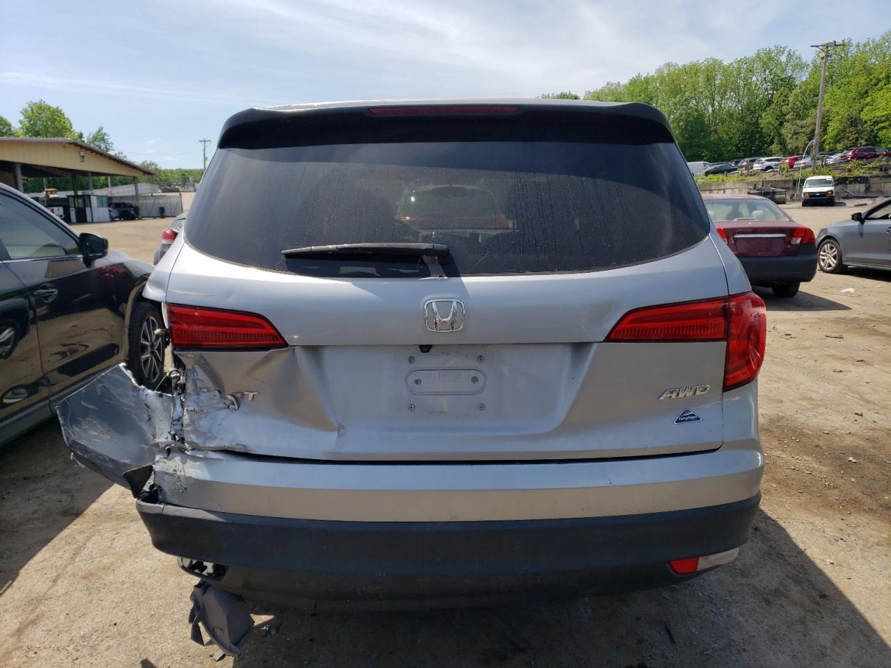 5FNYF6H15HB070012 2017 Honda Pilot Lx