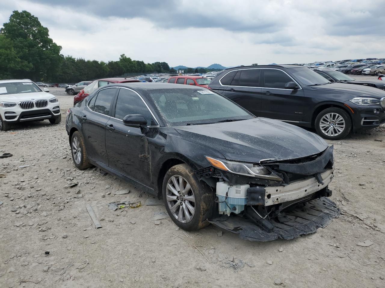 2018 Toyota Camry L vin: 4T1B11HKXJU662417