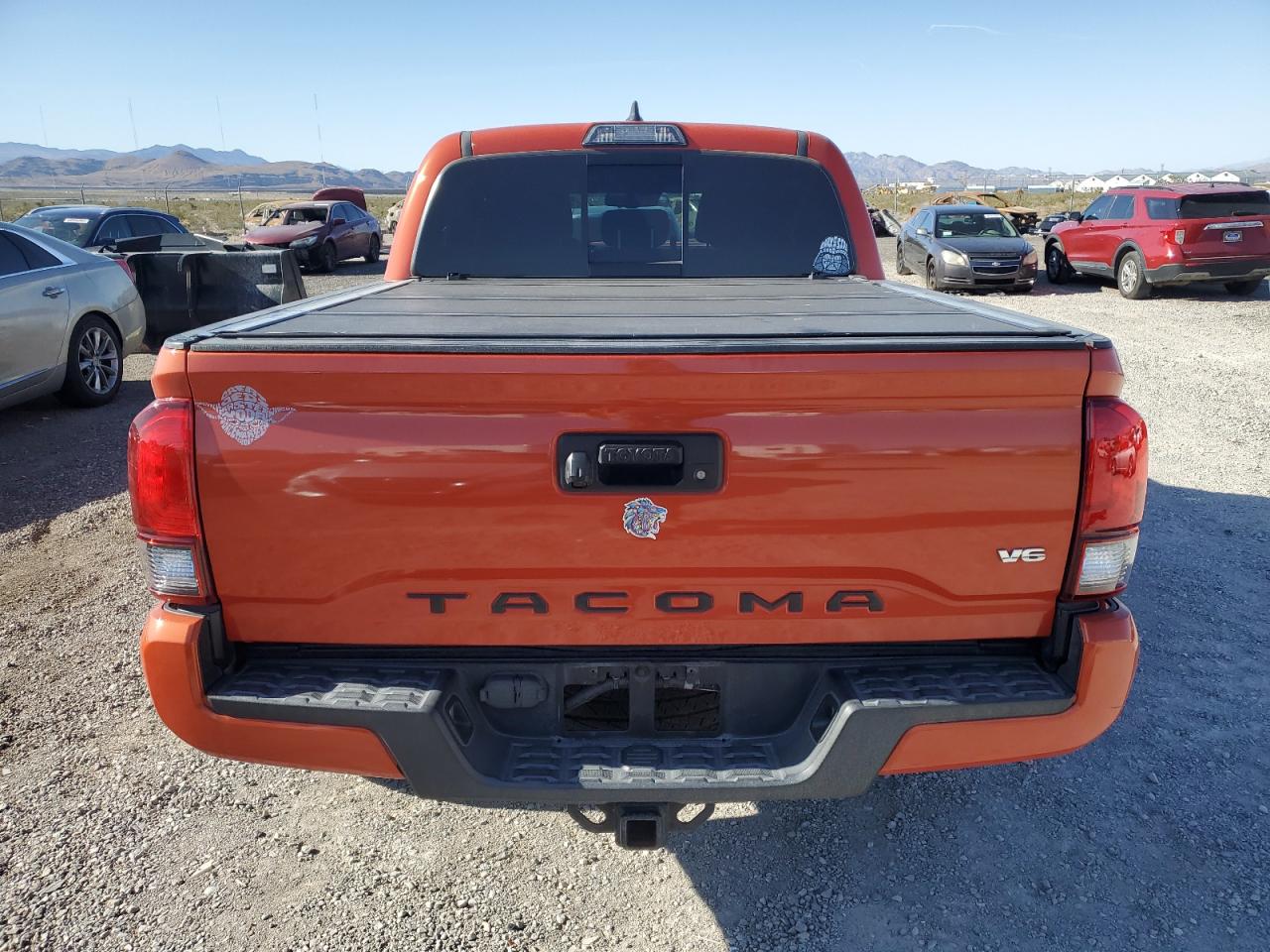 2018 Toyota Tacoma Double Cab vin: 3TMCZ5AN0JM171923