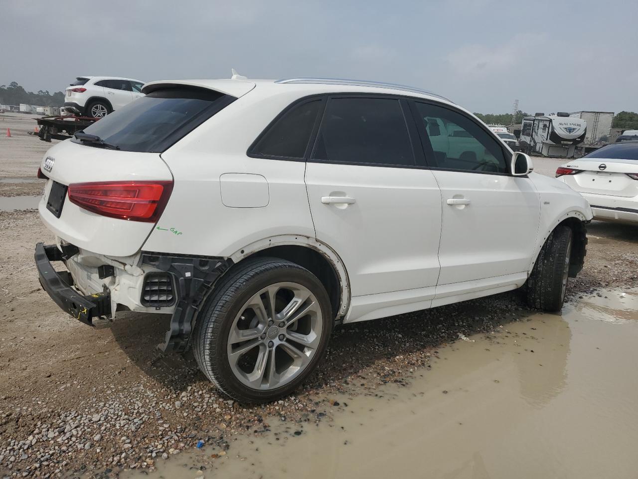 WA1BCCFS0JR013879 2018 Audi Q3 Premium