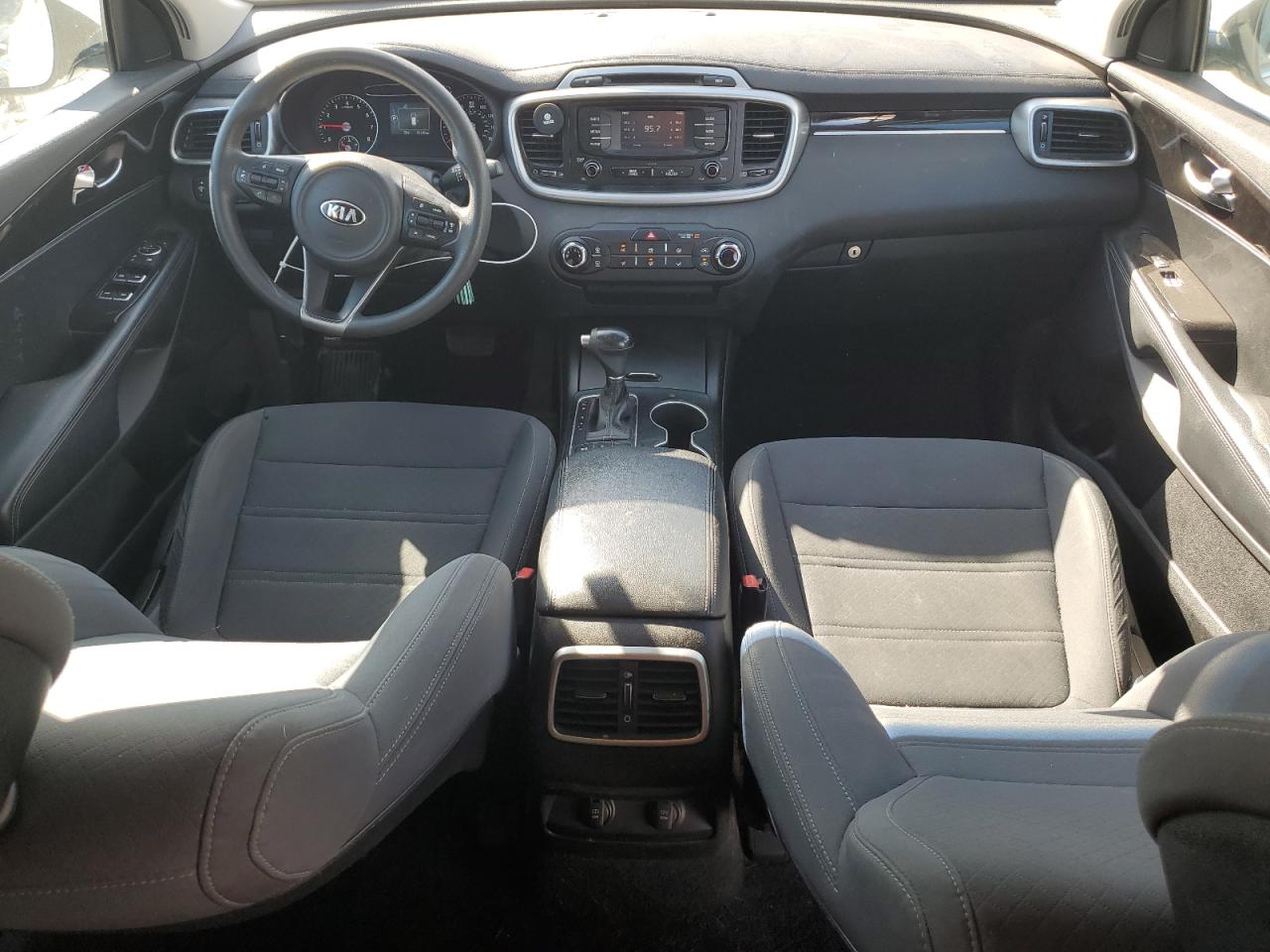 5XYPGDA5XHG212003 2017 Kia Sorento Lx