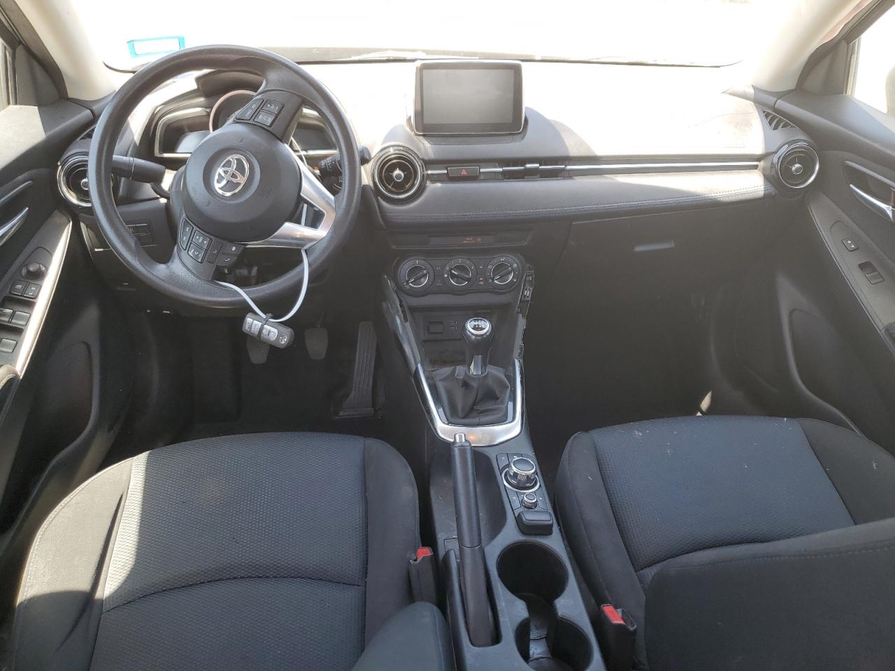 3MYDLBYV9JY319510 2018 Toyota Yaris Ia