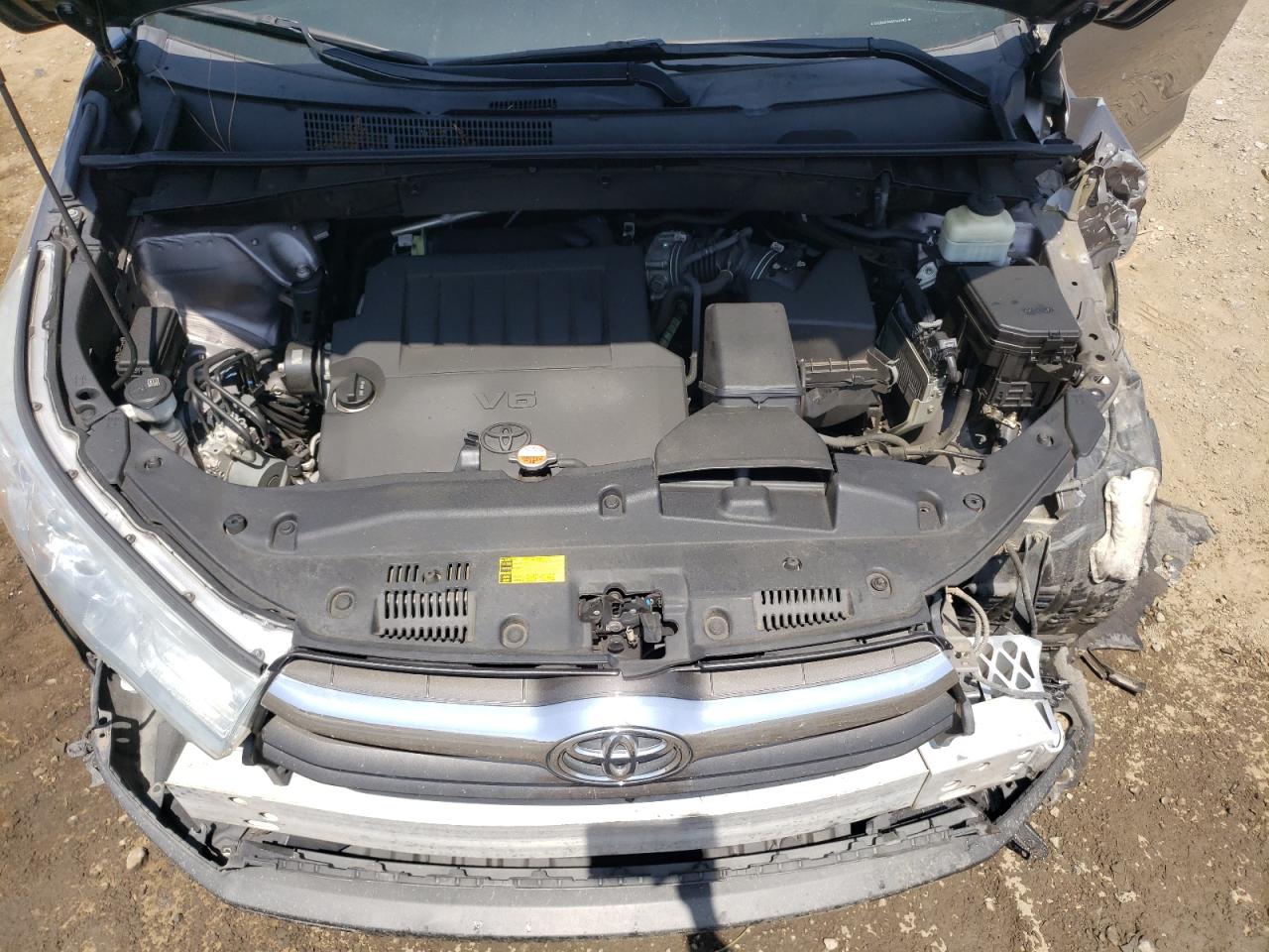 5TDZKRFH2GS142893 2016 Toyota Highlander Le