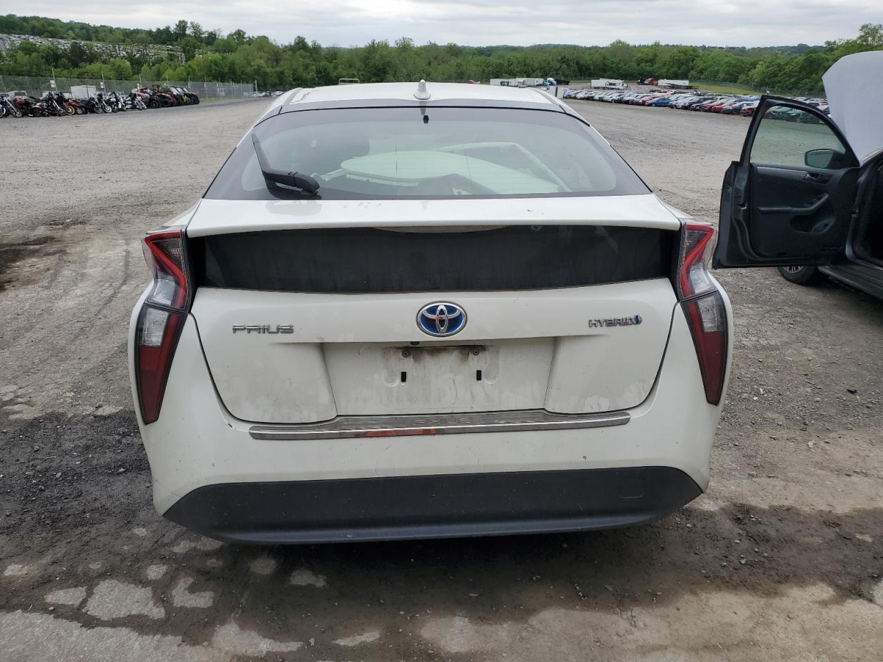 JTDKBRFU1G3509864 2016 Toyota Prius