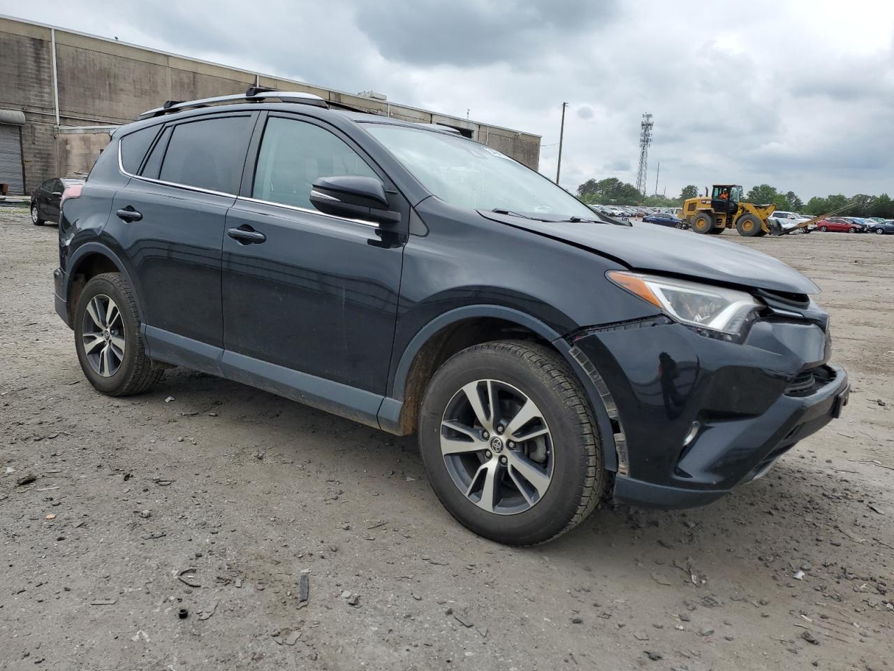 2T3RFREV2HW639406 2017 Toyota Rav4 Xle