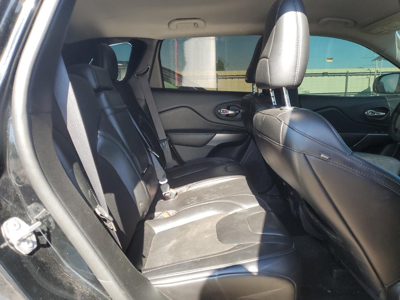 1C4PJMLB6KD256364 2019 Jeep Cherokee Latitude Plus