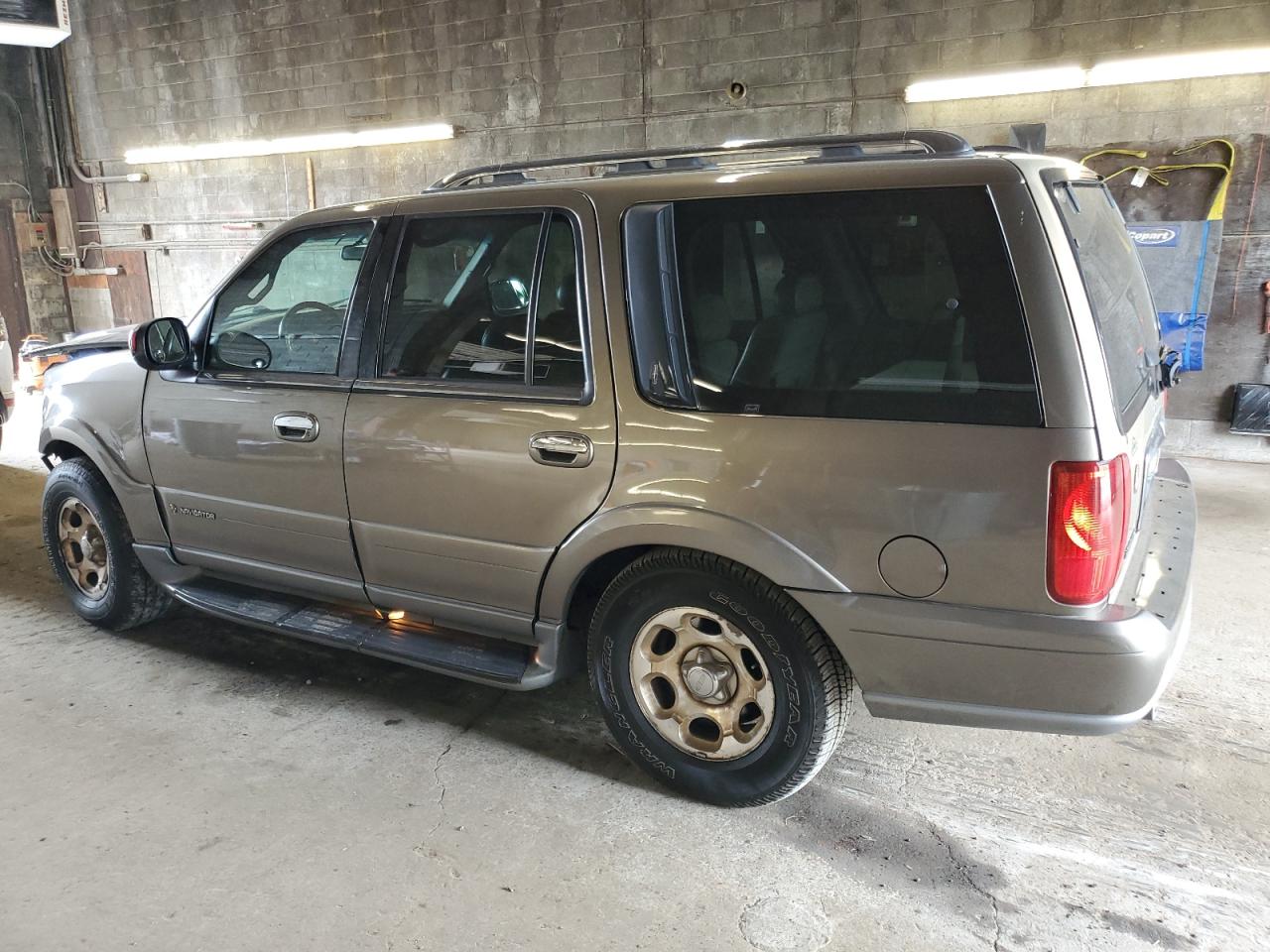 5LMFU28R52LJ13370 2002 Lincoln Navigator