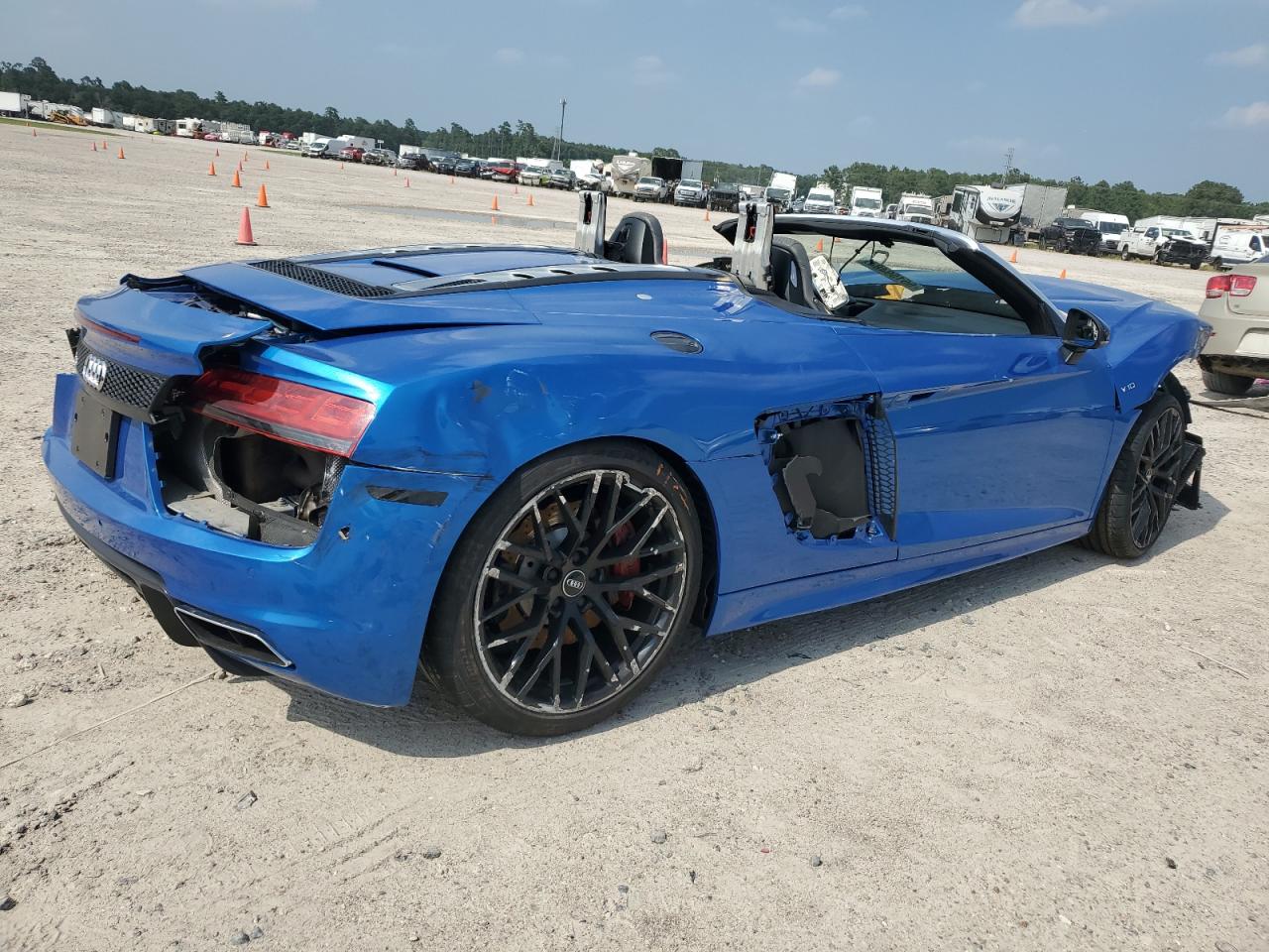 2017 Audi R8 Spyder vin: WUAVACFX9H7904802