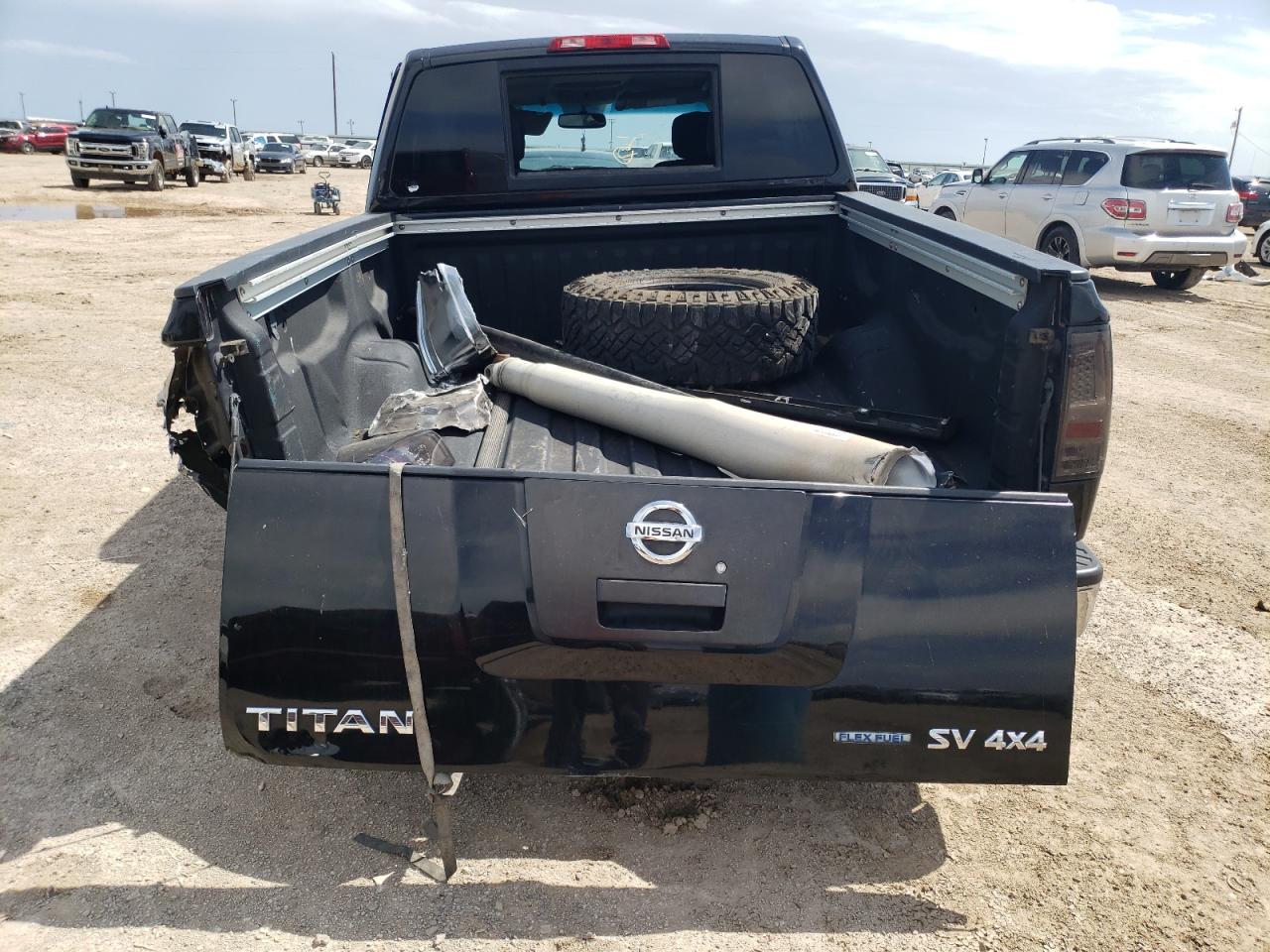 1N6BA0EC5BN310995 2011 Nissan Titan S