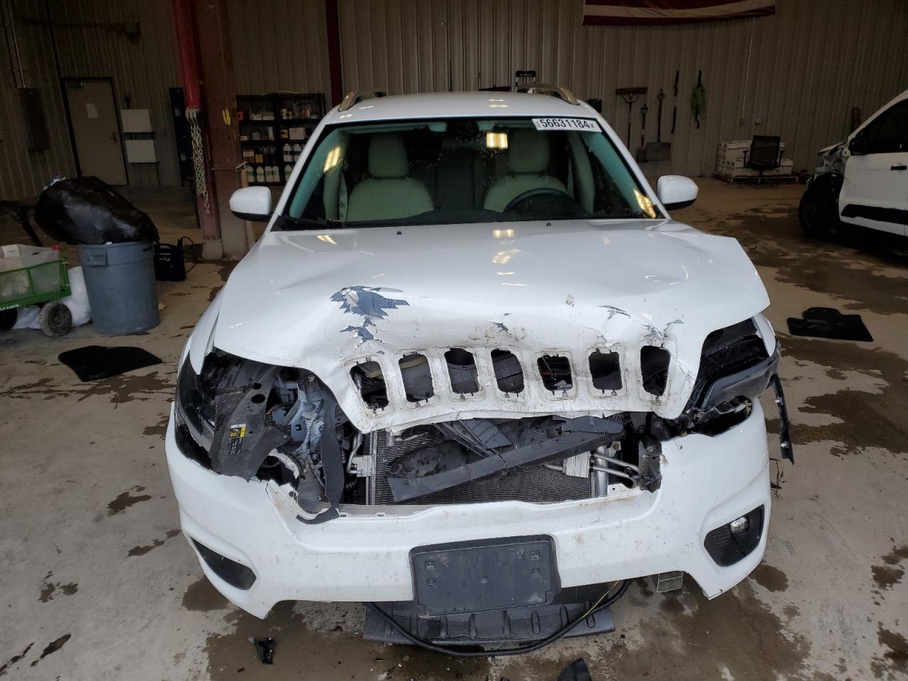 1C4PJLCB4KD357607 2019 Jeep Cherokee Latitude